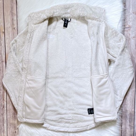 The North Face Women’s Osito Jacket In Vintage White - Picture 4 of 7